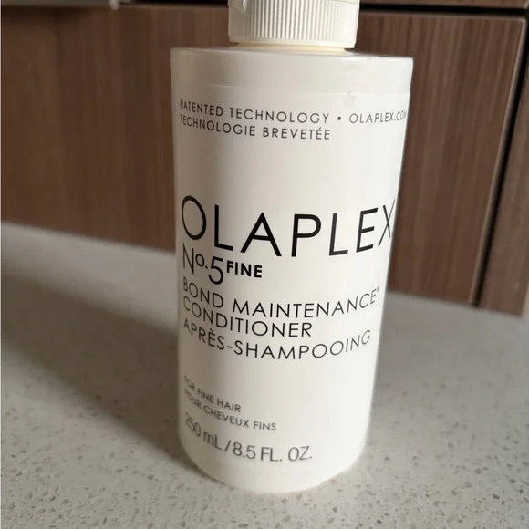 OLAPLEX No.5 Fine Bond Maintenance Conditioner - White & Black - Picture 1 of 3
